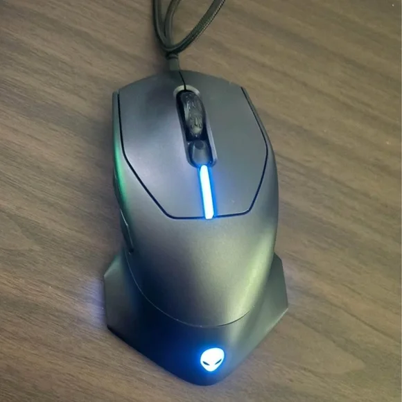 Alienware RGB mechanical Gaming Keyboard and Mouse - Picture 2 of 5